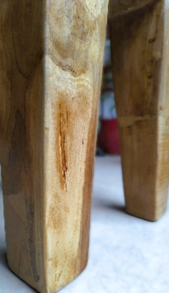 detail-massief-houten-krukje